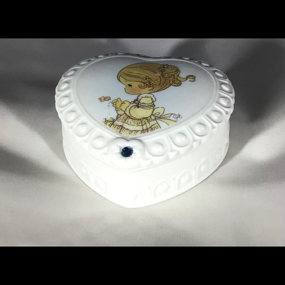 PRECIOUS MOMENTS “March’s Child” heart shape box - Picture 5 of 14